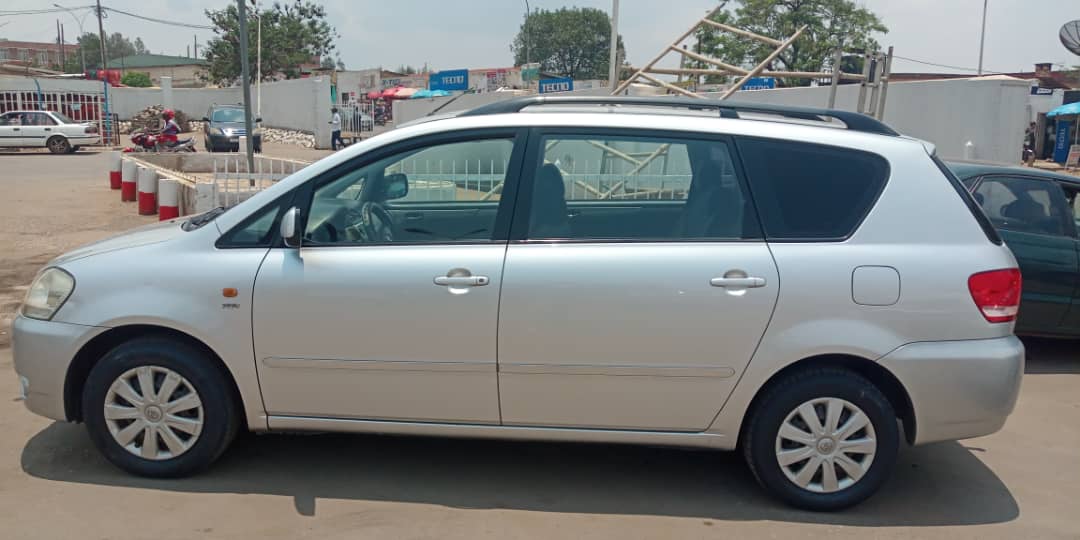 Toyota avensis verso 2003